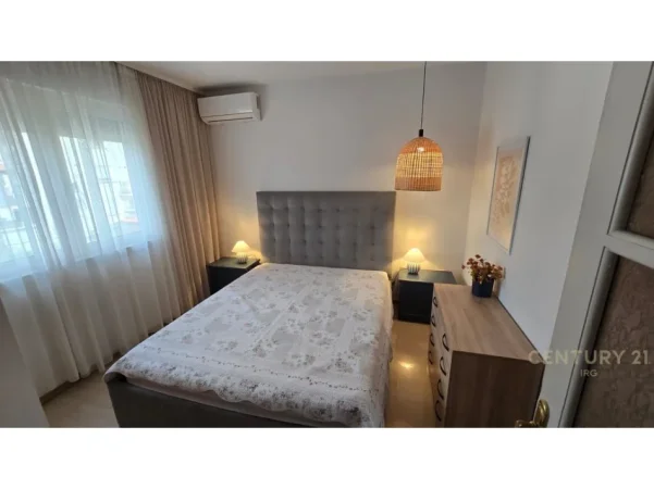 Tirane, jepet me qera apartament 3+1+Ballkon Kati 3, 100 m² 900 € 