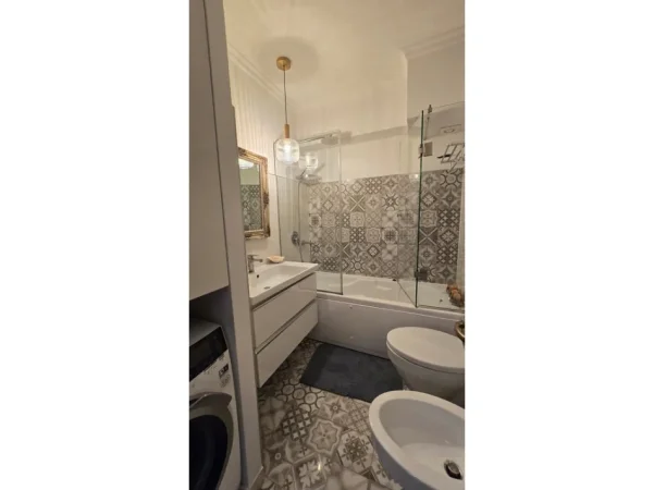 Tirane, jepet me qera apartament 3+1+Ballkon Kati 3, 100 m² 900 € 