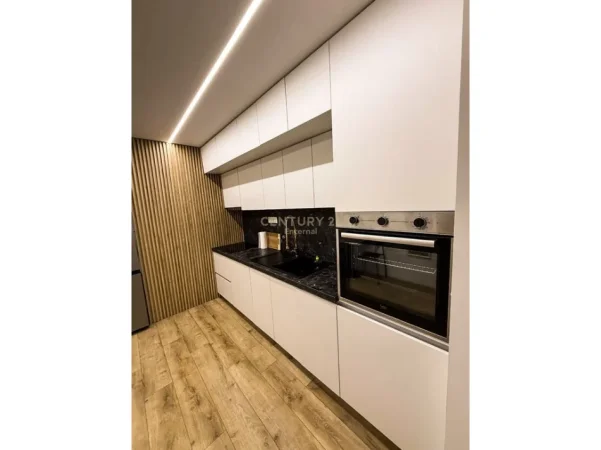 Tirane, jepet me qera garsonier 1+1 Kati 0, 40 m² 550 € (21 dhjetori)