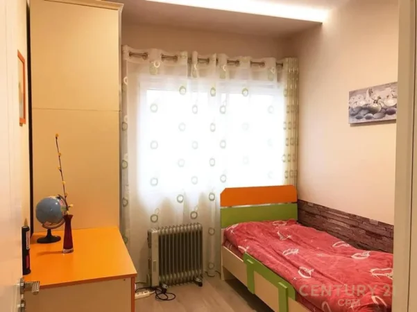 Tirane, jepet me qera apartament 2+1+Ballkon Kati 3, 80 m² 800 € (kodra e diellit)