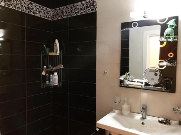 Tirane, jepet me qera apartament 2+1+Ballkon Kati 3, 80 m² 800 € (kodra e diellit)