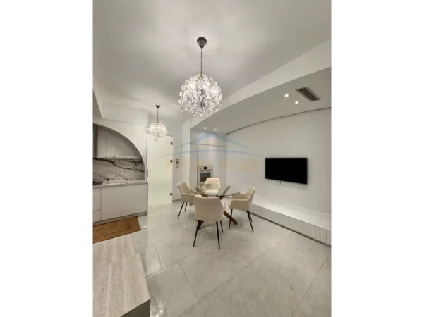 Tirane, jepet me qera apartament 1+1+Ballkon Kati 0, 54 m² 550 € (Kodra e Diellit)