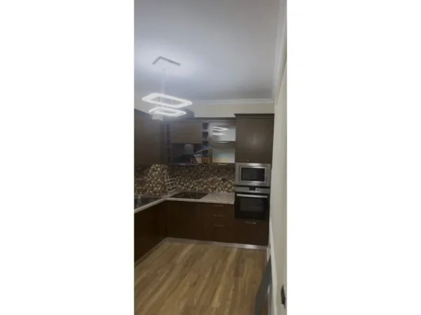 Tirane, shitet apartament 1+1+Ballkon Kati 4, 82 m² 156.000 € (Yzberisht)