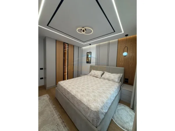 Tirane, jepet me qera apartament 1+1+Ballkon Kati 3, 73 m² 680 € (Unaza e Re)
