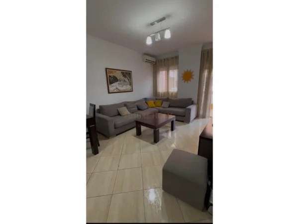 Tirane, jepet me qera apartament 1+1+Ballkon Kati 2, 56 m² 400 € (Unaza e Re)