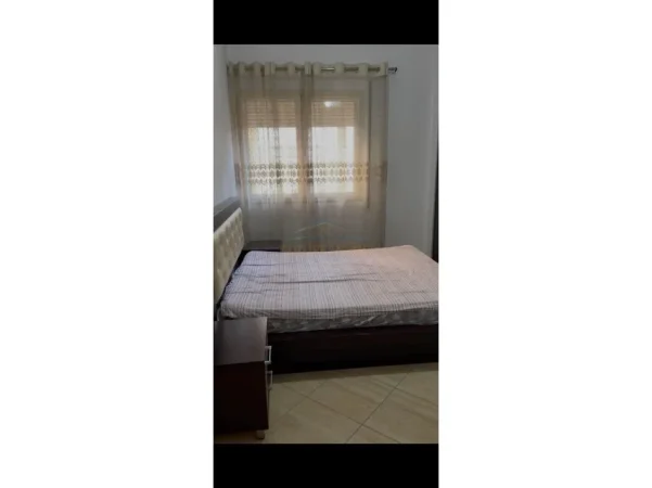 Tirane, jepet me qera apartament 1+1+Ballkon Kati 2, 56 m² 400 € (Unaza e Re)
