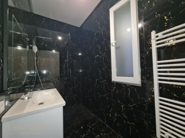 Tirane, jepet me qera Vile 2+1+Ballkon Kati 3, 120 m² 750 € (selite)