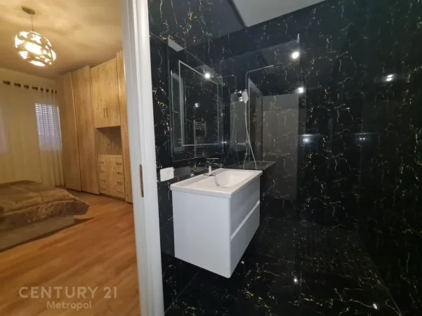 Tirane, jepet me qera Vile 2+1+Ballkon Kati 3, 120 m² 750 € (selite)