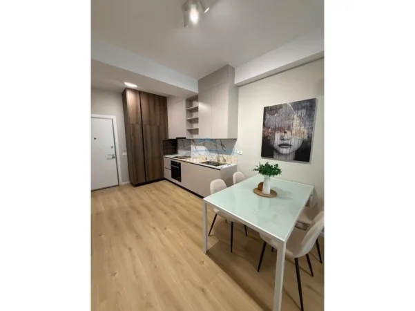 Tirane, jepet me qera apartament 1+1+Ballkon Kati 3, 57 m² 450 € (Ali Demi)