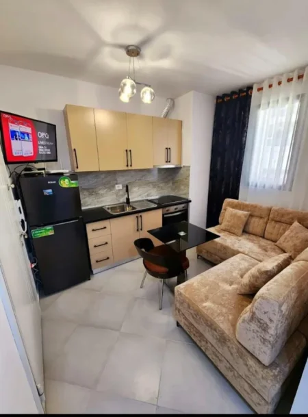 Tirane, jepet me qera apartament 1+1 Kati 4, 70 m² 400 € (Rruga 5 Maji)