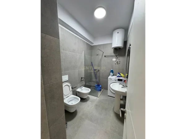 Tirane, jepet me qera apartament 1+1 Kati 4, 64 m² 500 € (astiri)