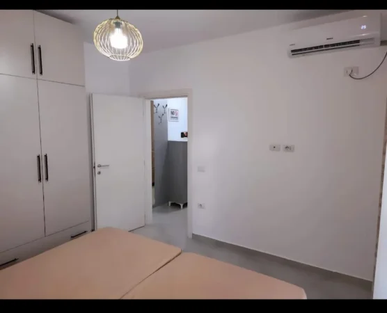 Tirane, jepet me qera apartament 1+1 Kati 4, 70 m² 400 € (Rruga 5 Maji)