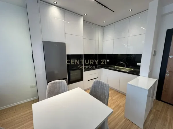 Tirane, jepet me qera apartament 1+1 Kati 4, 64 m² 500 € (astiri)