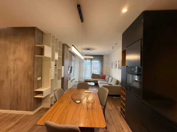 Tirane, jepet me qera apartament 2+1+Ballkon Kati 11, 80 m² 880 € (Rruga e Kavajes)