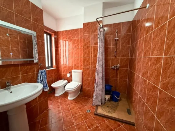 Tirane, shitet apartament 2+1+Ballkon Kati 6, 102 m² 155.000 € (Yzberisht)