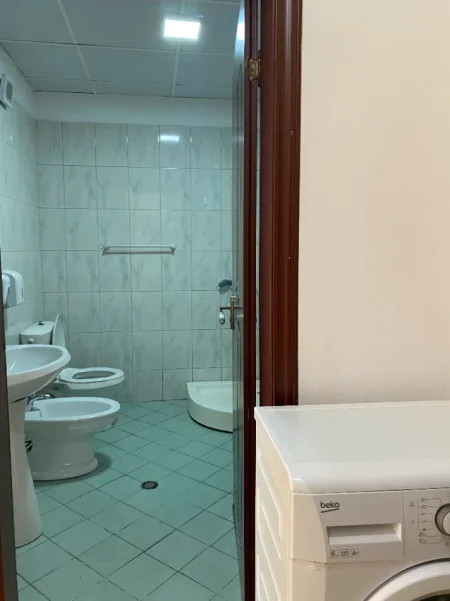 Tirane, jepet me qera apartament 1+1+Ballkon Kati 2, 72 m² 350 € (Rruga Demneri, Yzberisht, perballe EcoMarket)
