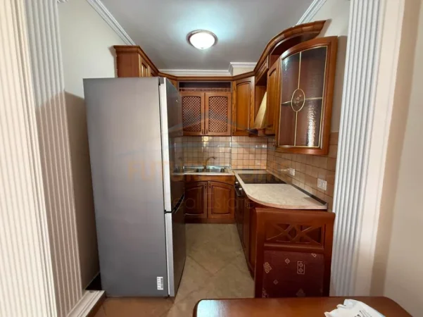 Tirane, jepet me qera apartament 1+1+Ballkon Kati 8, 74 m² 600 € (Sheshi Willson)