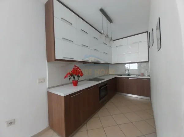 Tirane, jepet me qera apartament 2+1+Ballkon Kati 3, 100 m² 600 € (Rruga Jordan Misja)