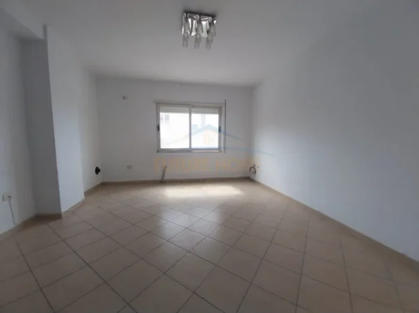 Tirane, jepet me qera apartament 2+1+Ballkon Kati 3, 100 m² 600 € (Rruga Jordan Misja)