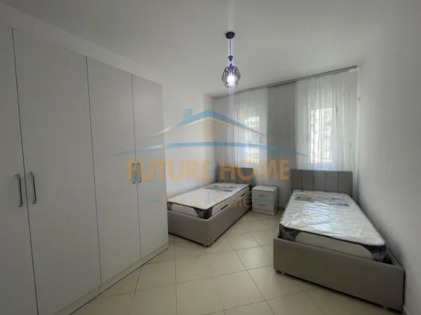 Tirane, jepet me qera apartament 2+1+Ballkon Kati 3, 93 m² 500 € (Fresku)