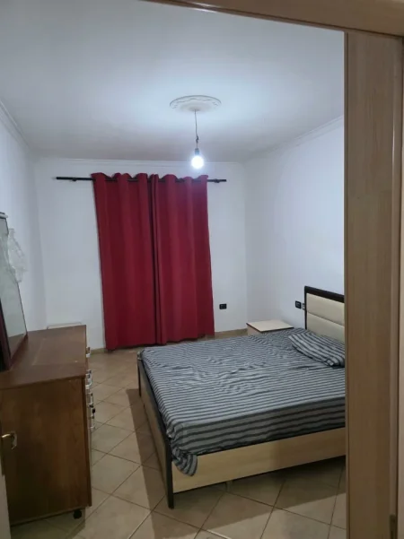 Tirane, jepet me qera apartament 1+1 Kati 3, 61 m² 400 € (Bar Bohem ne Astir)