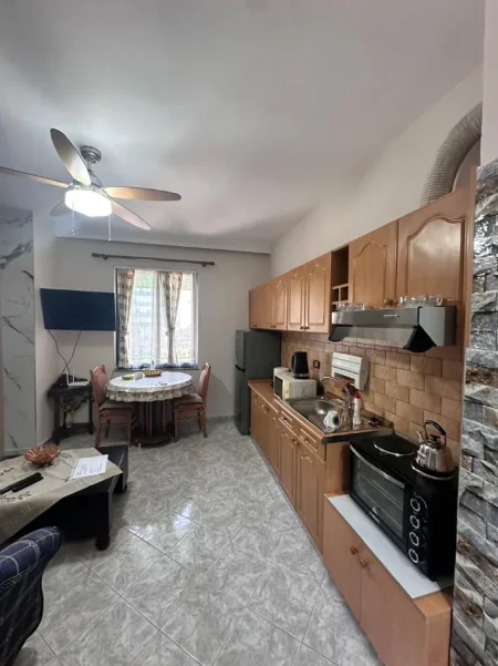 Tirane, jepet me qera apartament 1+1 Kati 6, (Rruga Muhamet Gjollesha)