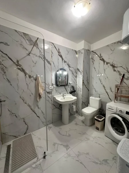 Tirane, jepet me qera apartament 1+1 Kati 6, (Rruga Muhamet Gjollesha)