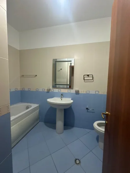 Tirane, shitet apartament 2+1 Kati 2, 107 m² 153.000 € (Fresku)