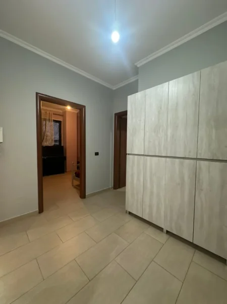 Tirane, shitet apartament 2+1 Kati 2, 107 m² 153.000 € (Fresku)