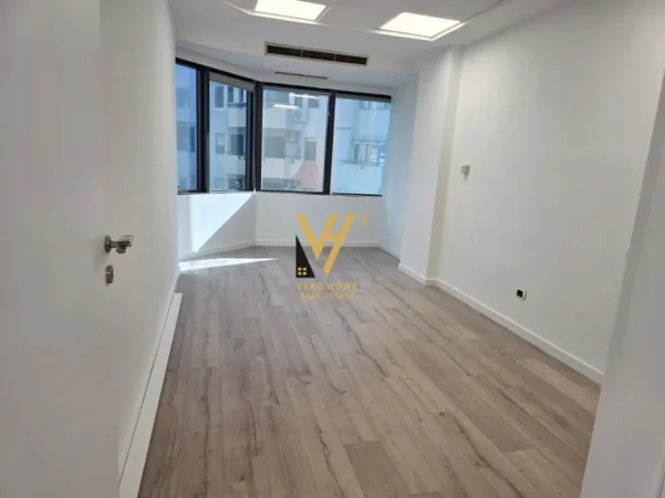 Tirane, jepet me qera zyre Kati 10, 118 m² 2.700 € (KULLAT BINJAKE)