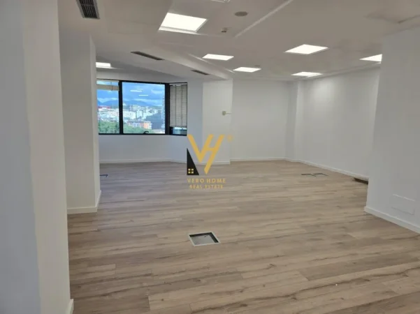 Tirane, jepet me qera zyre Kati 10, 110 m² 2.600 € (KULLAT BINJAKE)