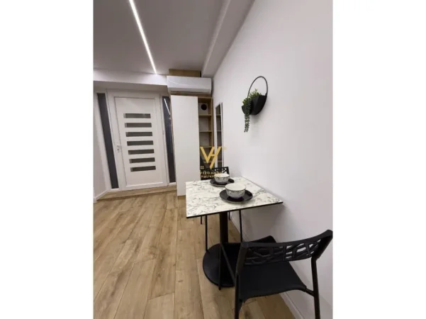 Tirane, jepet me qera garsonier Kati 1, 50 m² 550 € (21 DHJETORI)
