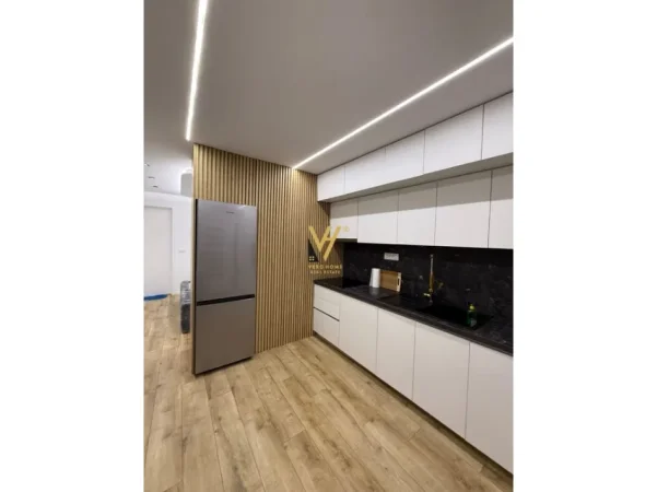 Tirane, jepet me qera garsonier Kati 1, 50 m² 550 € (21 DHJETORI)