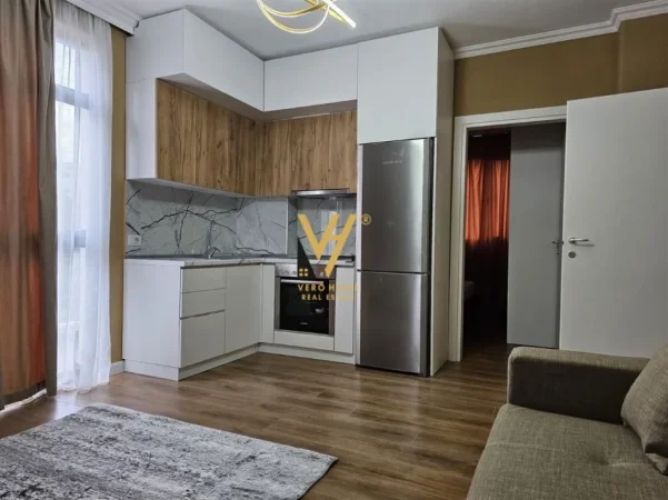 Tirane, jepet me qera apartament 2+1+Ballkon Kati 3, 80 m² 570 € (QSUT)