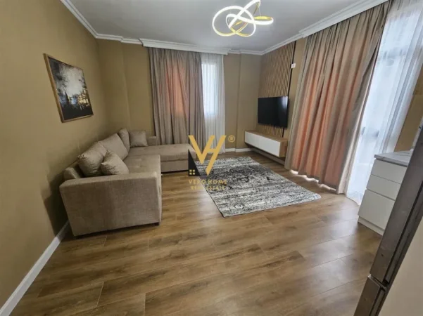 Tirane, jepet me qera apartament 2+1+Ballkon Kati 3, 80 m² 570 € (QSUT)