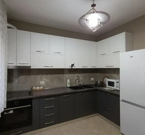 Tirane, jepet me qera apartament 2+1 Kati 6, 110 m² 1.000 € (JORDAN MISJA)