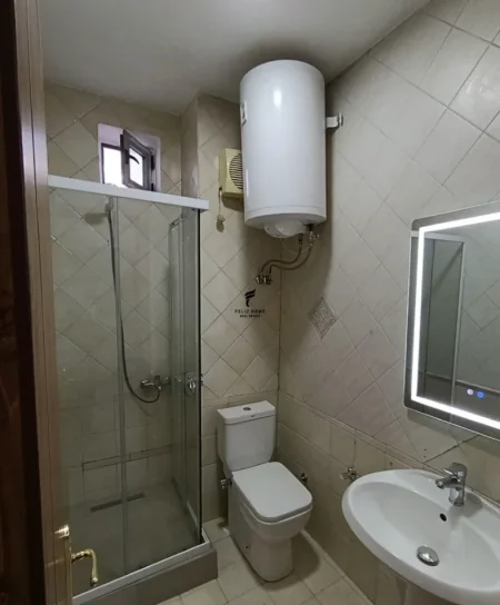 Tirane, jepet me qera apartament 2+1 Kati 6, 110 m² 1.000 € (JORDAN MISJA)