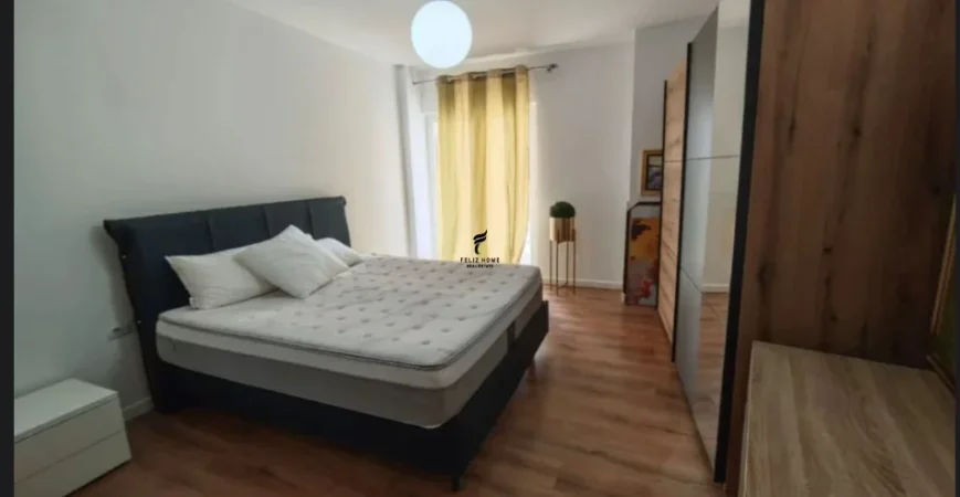 Tirane, jepet me qera apartament 2+1 Kati 7, 105 m² 950 € (KOMUNA E PARISIT)