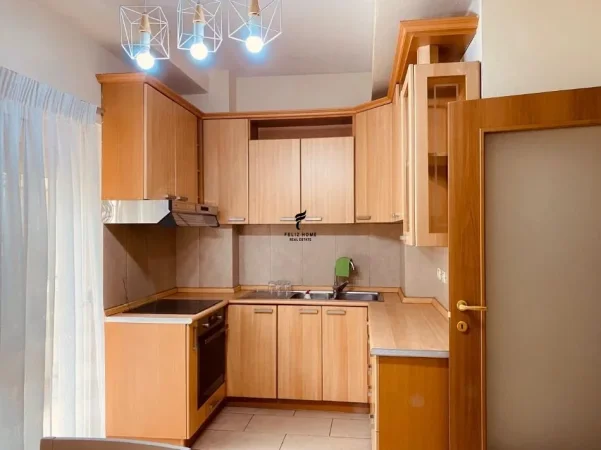 Tirane, jepet me qera apartament 2+1 Kati 1, 120 m² 750 € (BRRYLI)