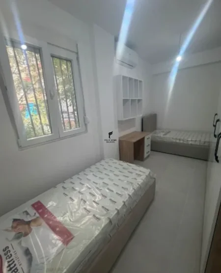 Tirane, jepet me qera apartament 2+1 Kati 1, 115 m² 650 € (LAPRAKE)