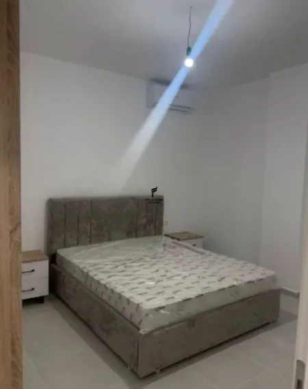 Tirane, jepet me qera apartament 2+1 Kati 1, 115 m² 650 € (LAPRAKE)