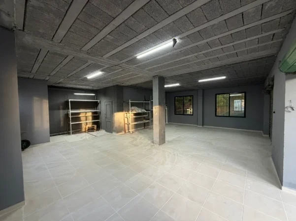 Jepet me qera ambjent biznesi Kati 0, 95 m² 750 € (Rruga Turhan Pashe Permeti, Laprake)