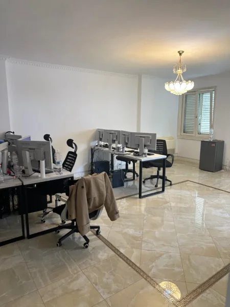Tirane, jepet me qera zyre Kati 4, 110 m² 1.000 € (Blloku)