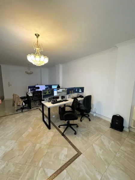 Tirane, jepet me qera zyre Kati 4, 110 m² 1.000 € (Blloku)