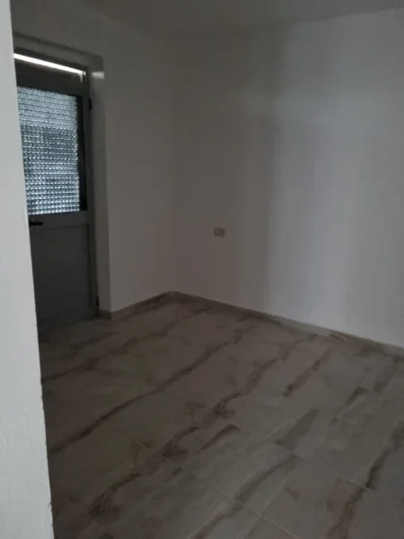 Tirane, jepet me qera ambjent biznesi Kati 0, 75 m² 1.000 € (Stadiumi Dinamo, Shushica)