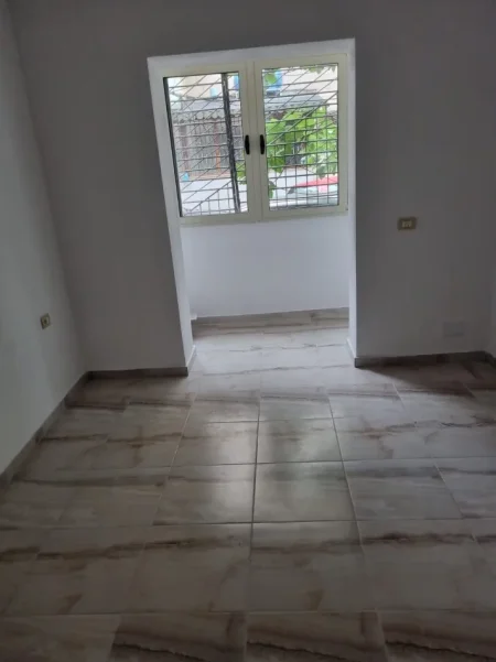 Tirane, jepet me qera ambjent biznesi Kati 0, 75 m² 1.000 € (Stadiumi Dinamo, Shushica)