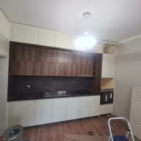 BULEVARDI I RI, jepet 2+1 e mobiluar+post parkimi, 106 m² (REZIDENCA ELBAVO)
