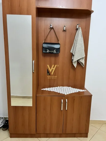 Tirane, jepet me qera apartament 2+1+Ballkon Kati 2, 120 m² 470 € (FRESKU)