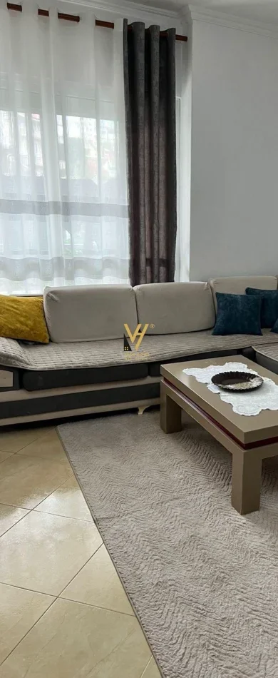 Tirane, jepet me qera apartament 2+1+Ballkon Kati 2, 120 m² 470 € (FRESKU)