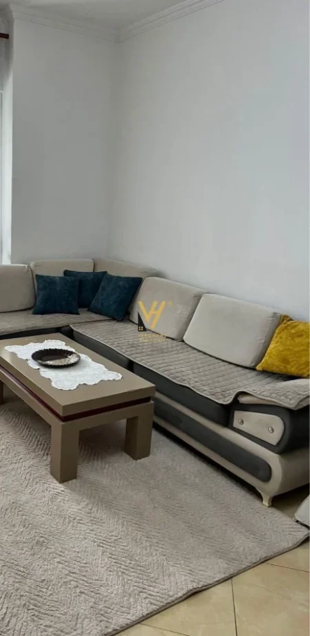 Tirane, jepet me qera apartament 2+1+Ballkon Kati 2, 120 m² 470 € (FRESKU)